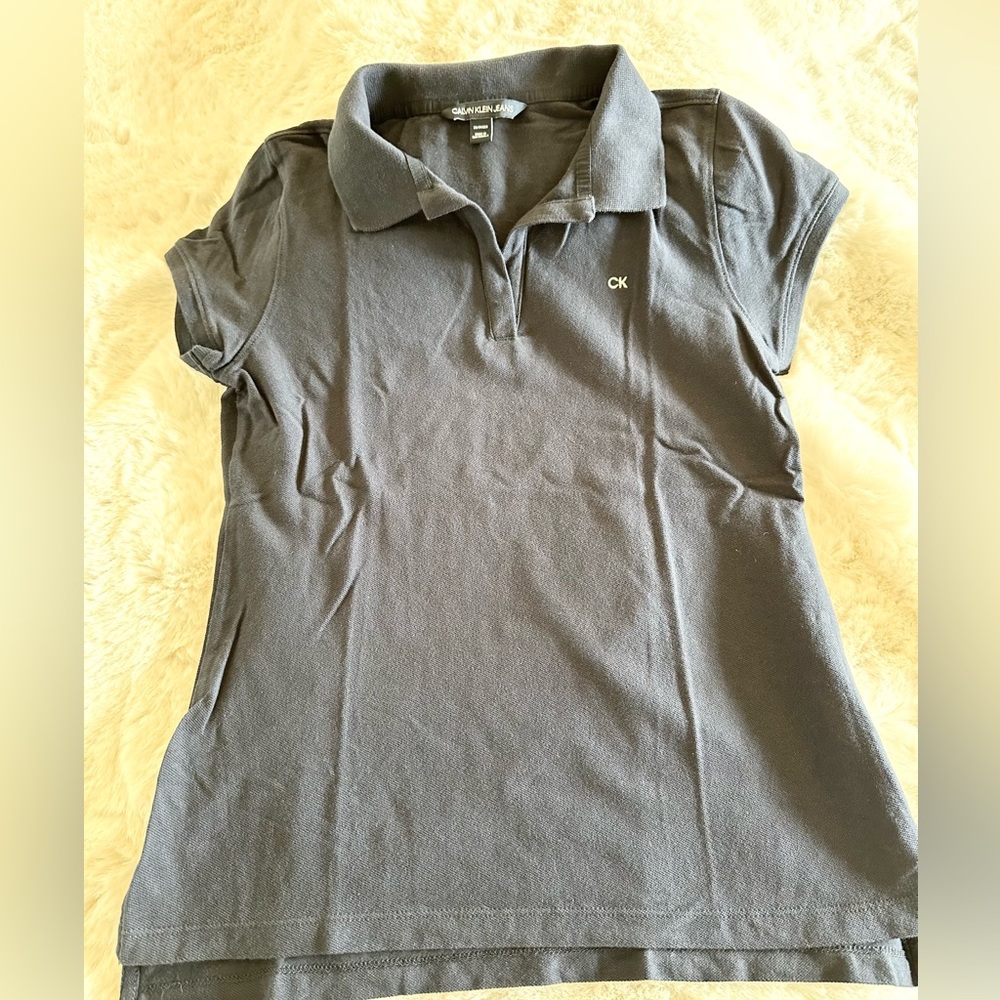 Calvin Klein T-Shirt. Size XS.